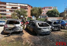 Incendio en Esplugues deja tres coches calcinados