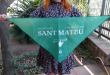 El pañuelo solidario de la Fiesta Mayor, a la venta