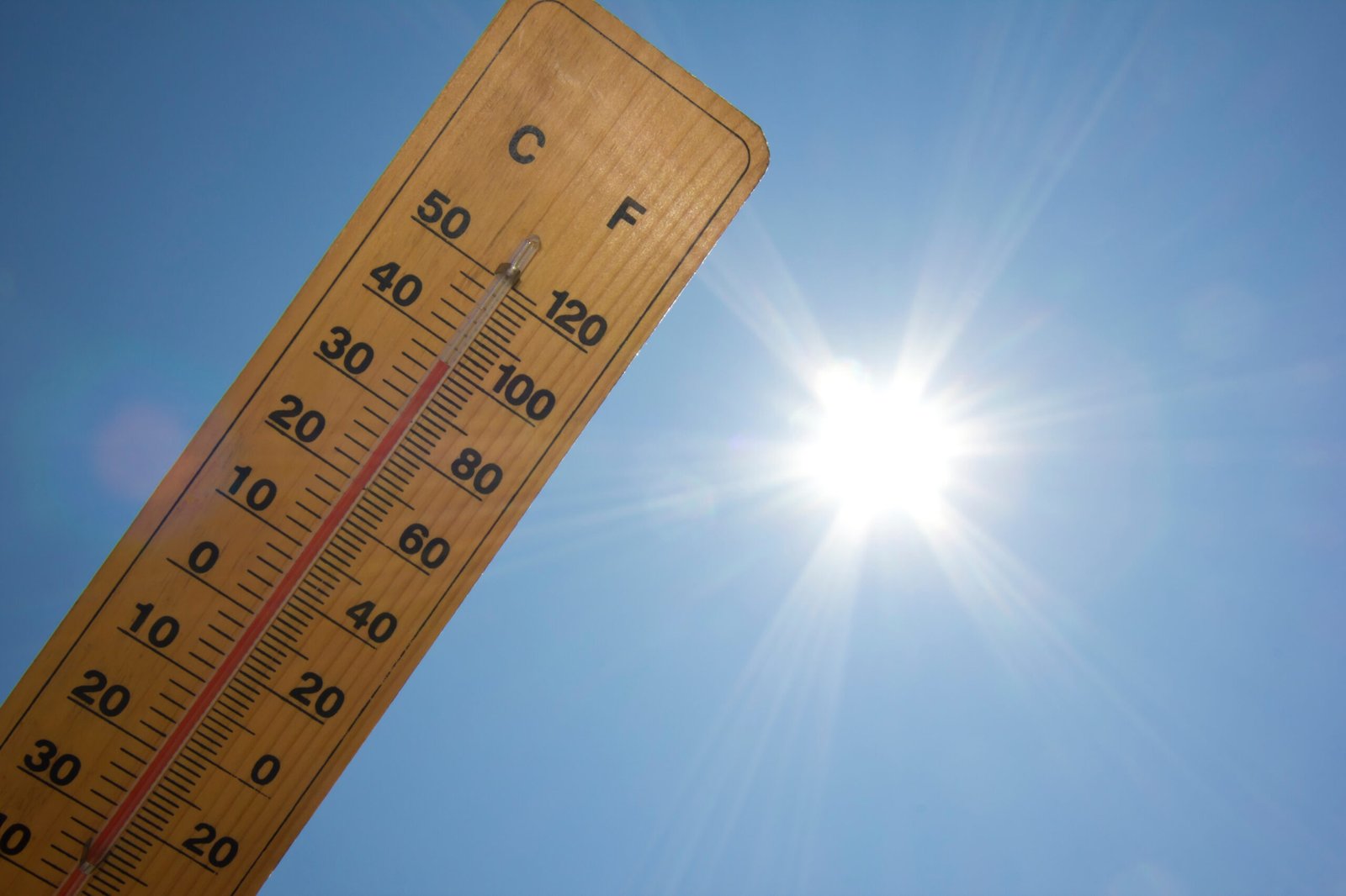 Esplugues activa medidas preventivas ante la alerta por ola de calor muy intensa